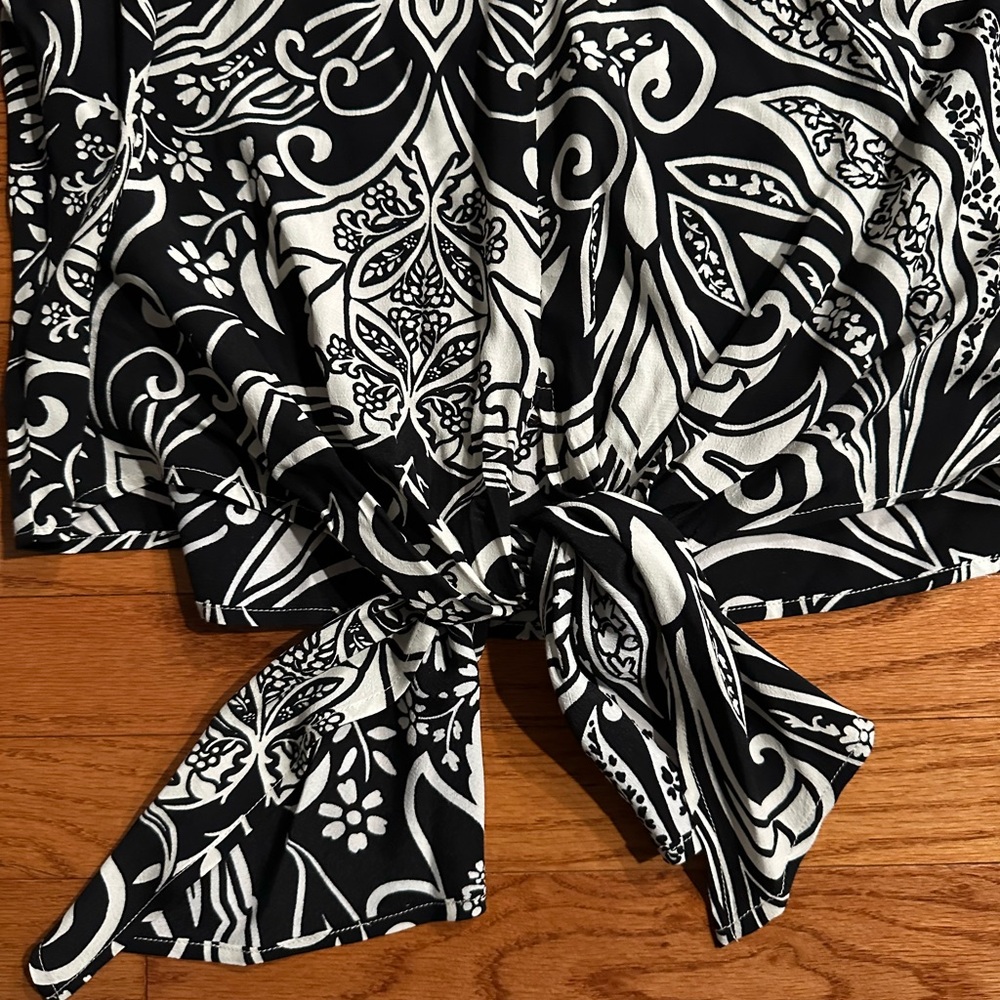 Black and White two piece pants and top set - Picture 3 of 6